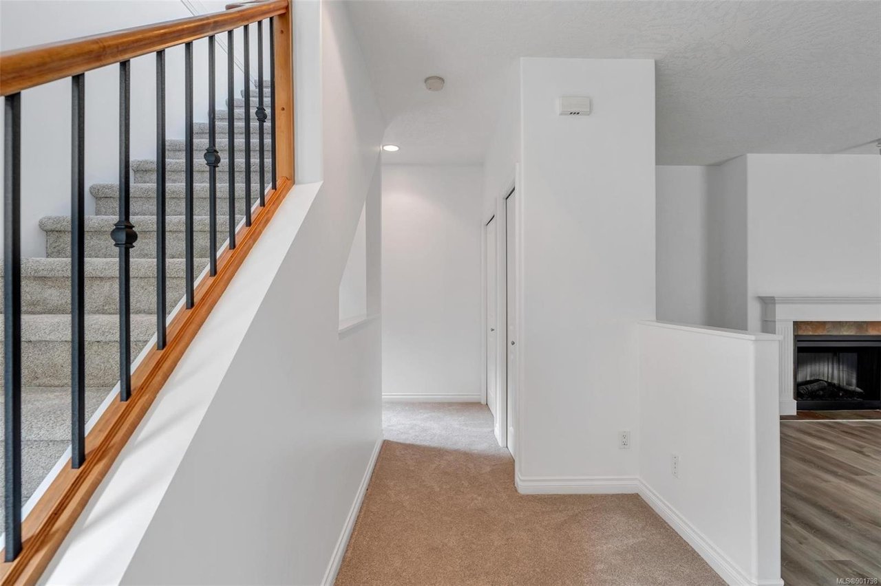 2-1405 Mallek Cres
