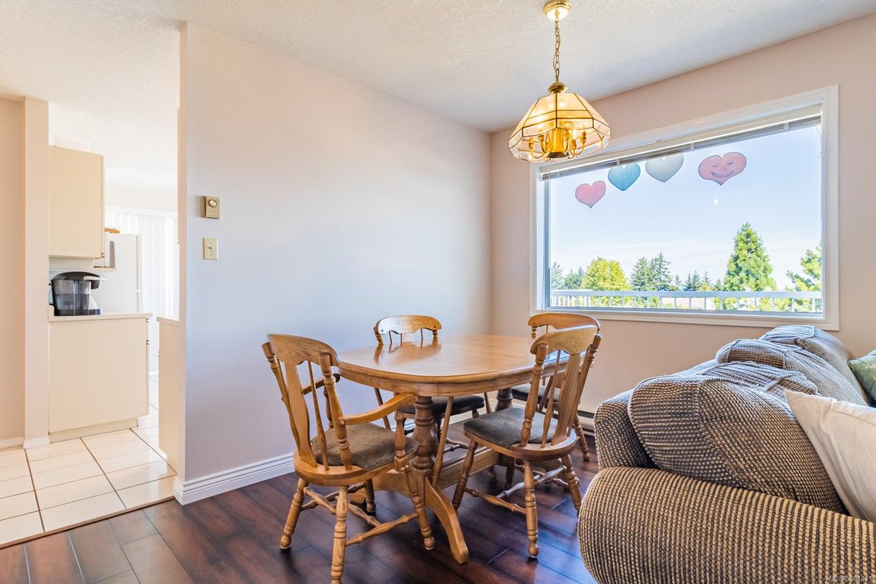 5270 Catalina Dr, Nanaimo