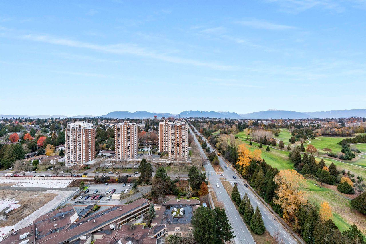 2302-7433 Cambie St