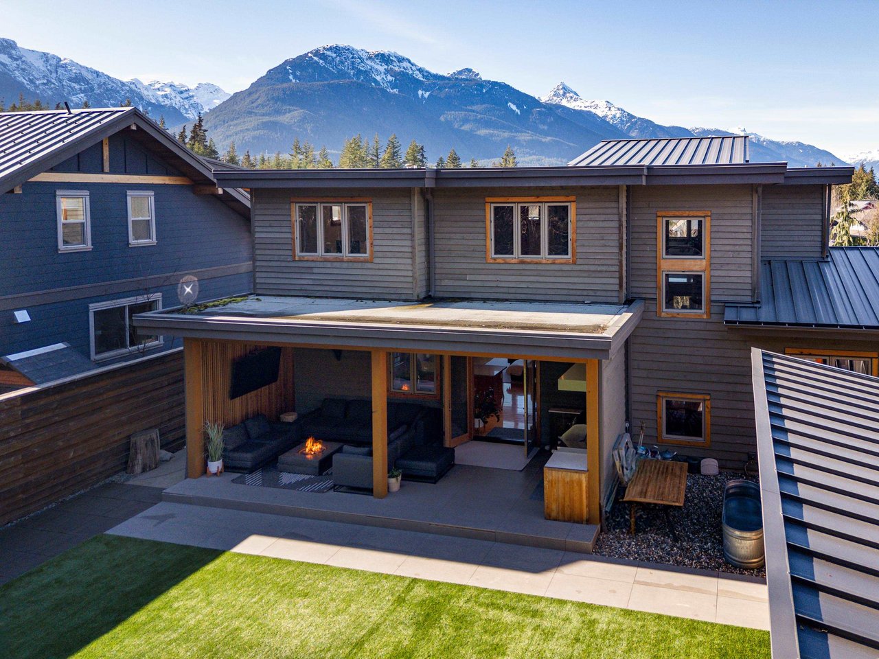 1054 Jay Cres