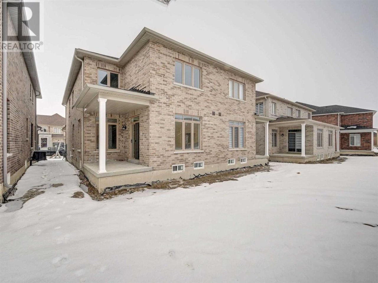 65 Ferragine Cres