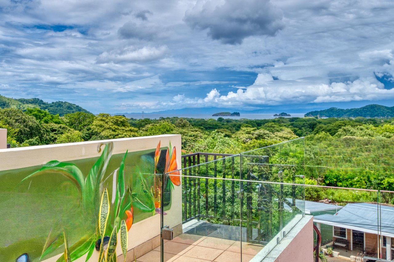 Vista Perfecta Unit 7: Oceanview One-Bedroom Oasis