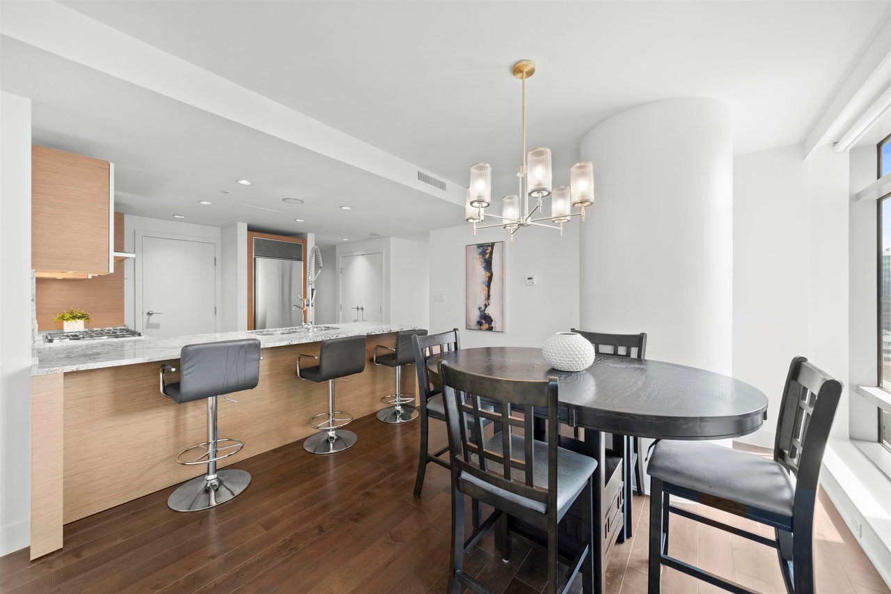 1608-1111 Alberni St
