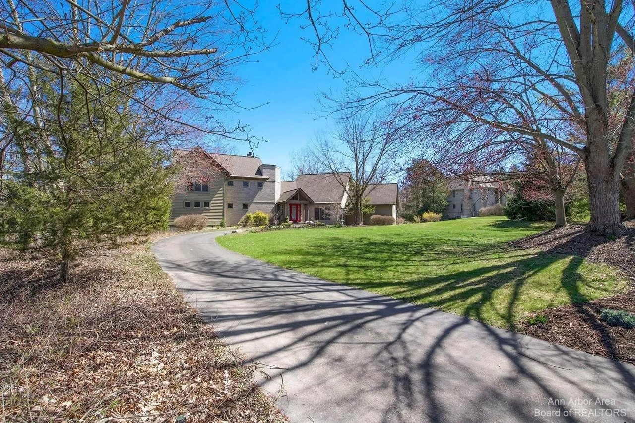 2566 Thornapple Drive, Ann Arbor, MI 48103