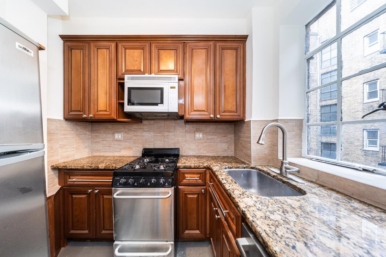 333 East 43rd Street, Apt 805