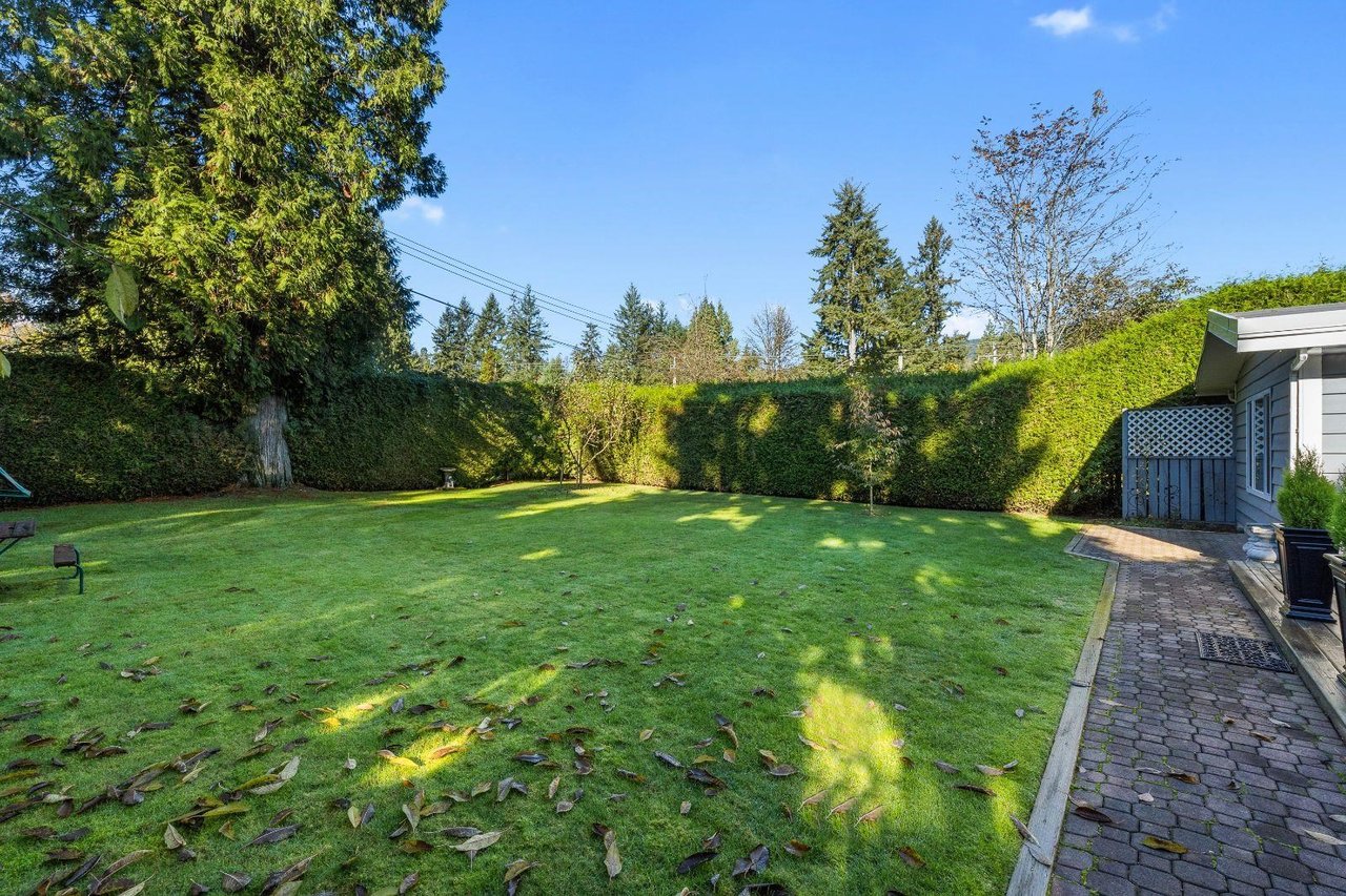 987 Fairway Dr
