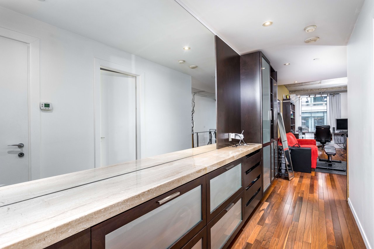 445 Av. Viger O., Apt. 708