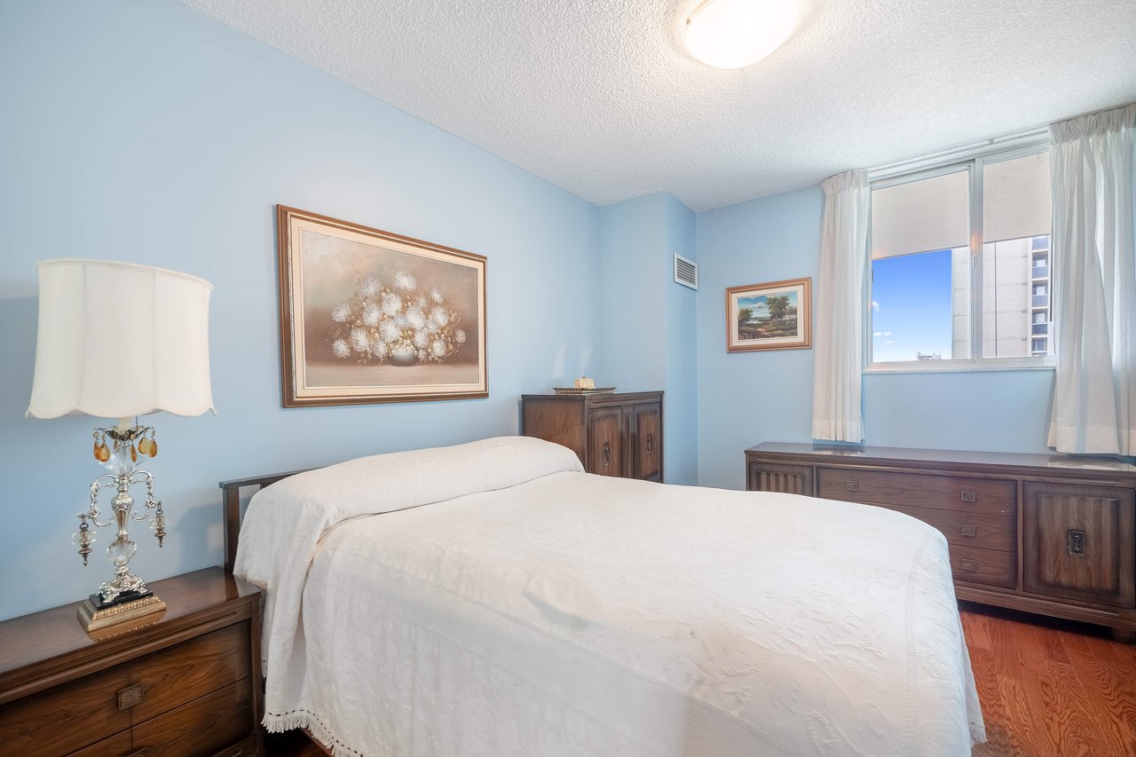 820 Burnhamthorpe Road #702