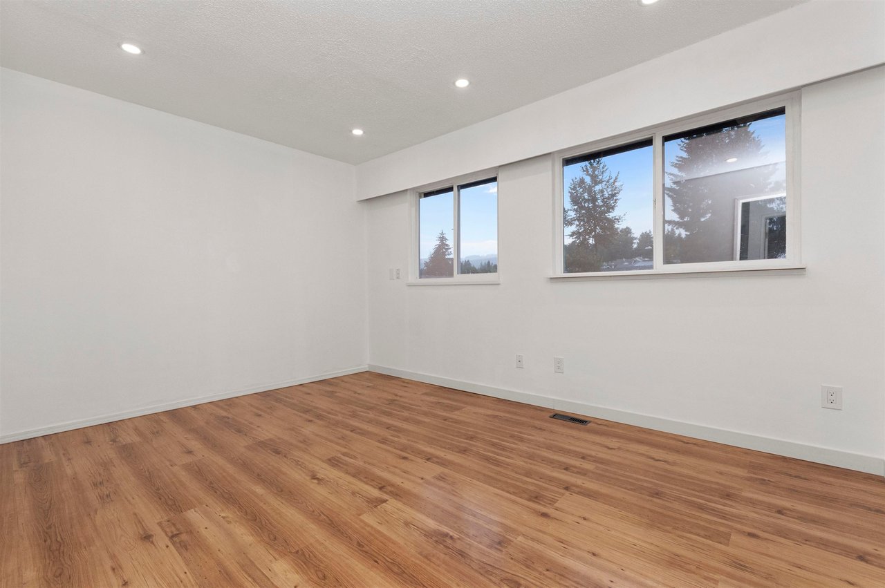 32378 Grebe Cres