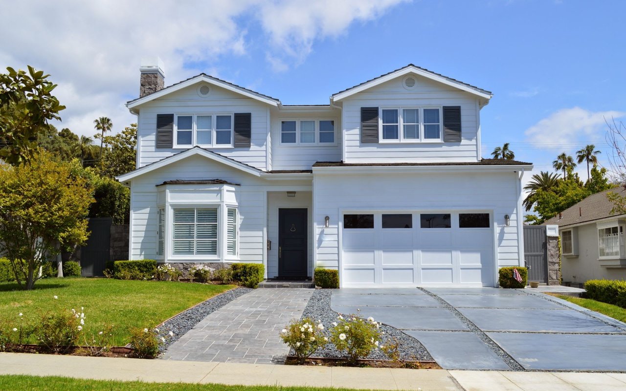 How an Organized Garage Helps Sell Your Home