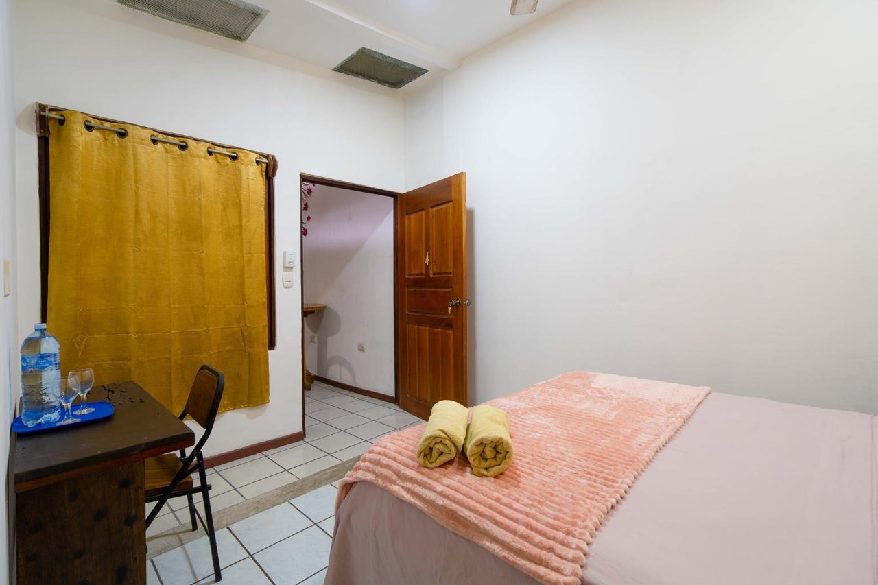 Downtown Quepos Central Hostel/Commercial Space