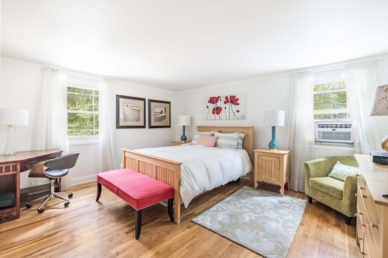 34 Middle Highway, East Hampton