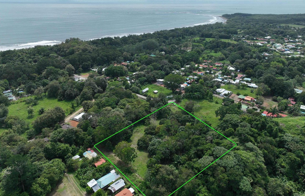 DEVELOPERS DREAM! Bahia, Uvita, walk to the beach!
