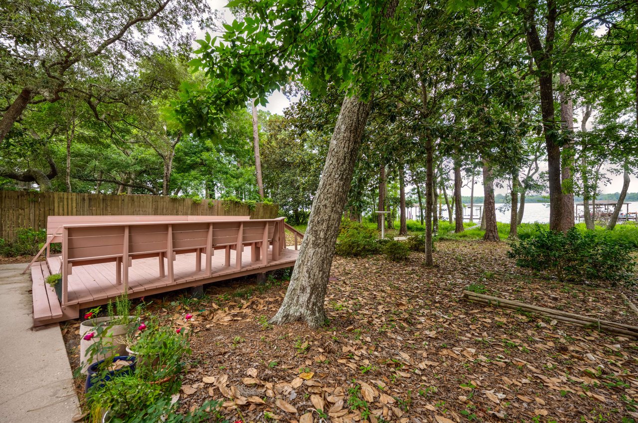2802 Edgewater Dr Niceville FL 32578