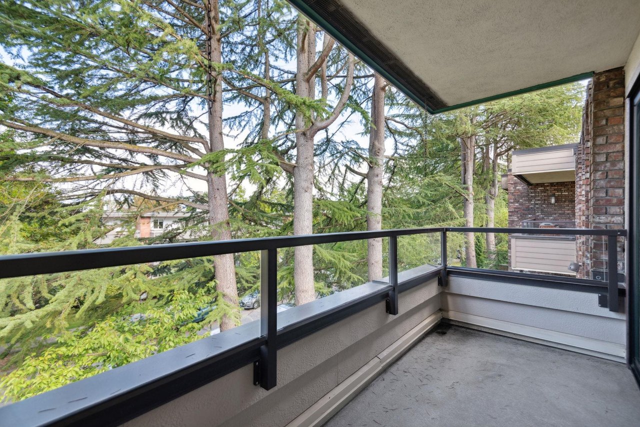 303-1266 W 13th Ave