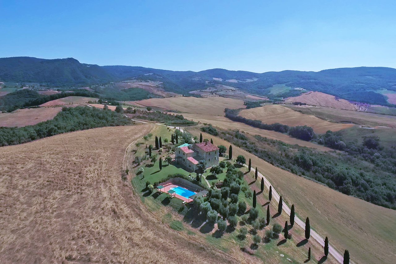 TENUTA IL GRANO “Charming Panoramic Farmhouse For Sale in Val d'Orcia”