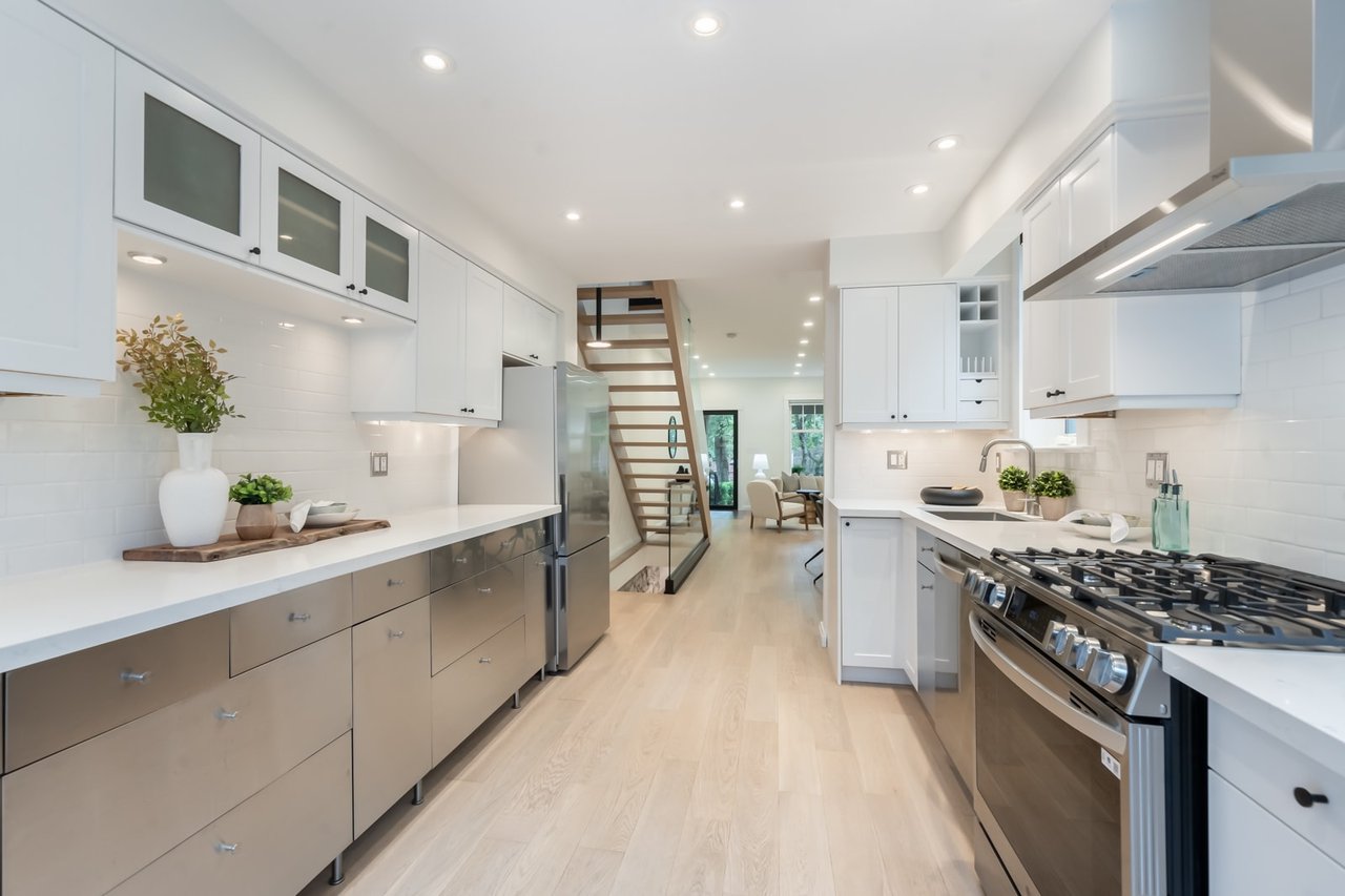 223 Indian Rd Cres