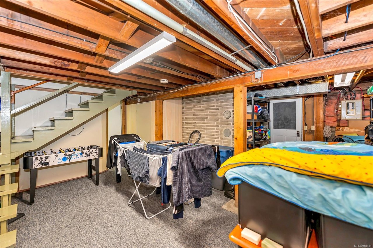 2884 Inez Dr