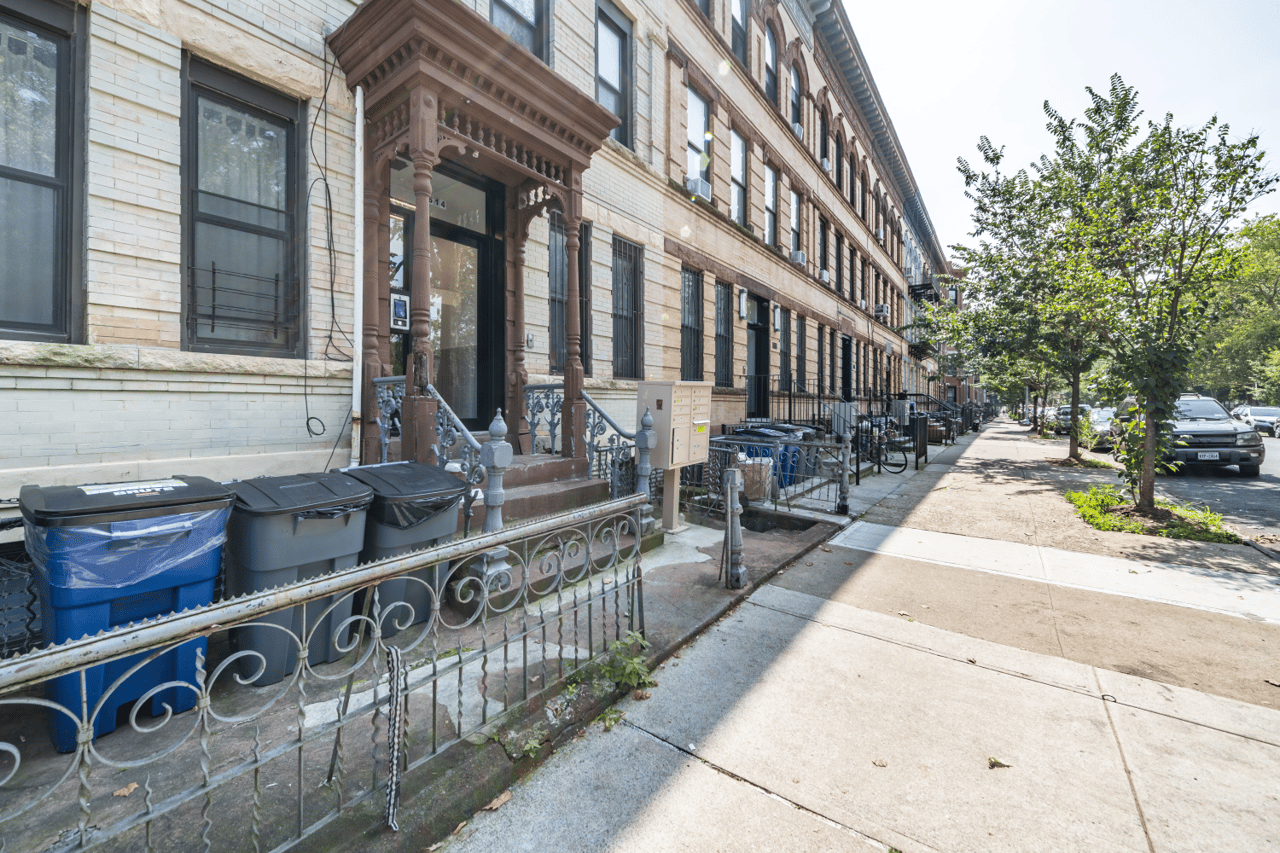 814 Macon Street, Apt A1