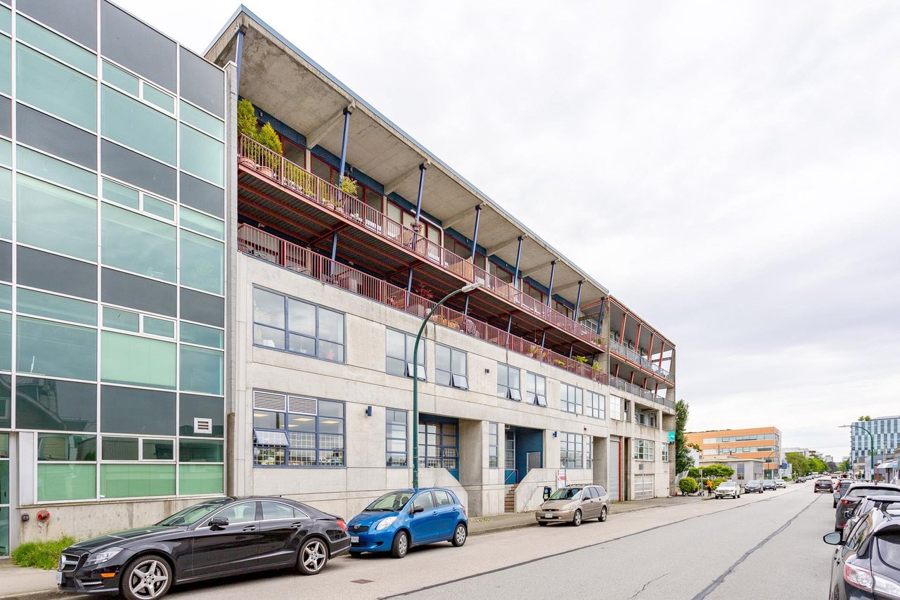 303-128 W 6th Ave