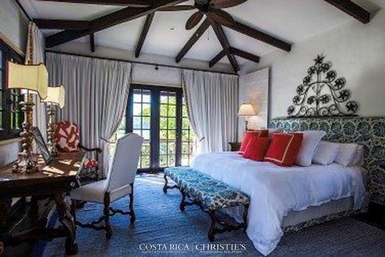  Unique Luxury Beachfront Gem