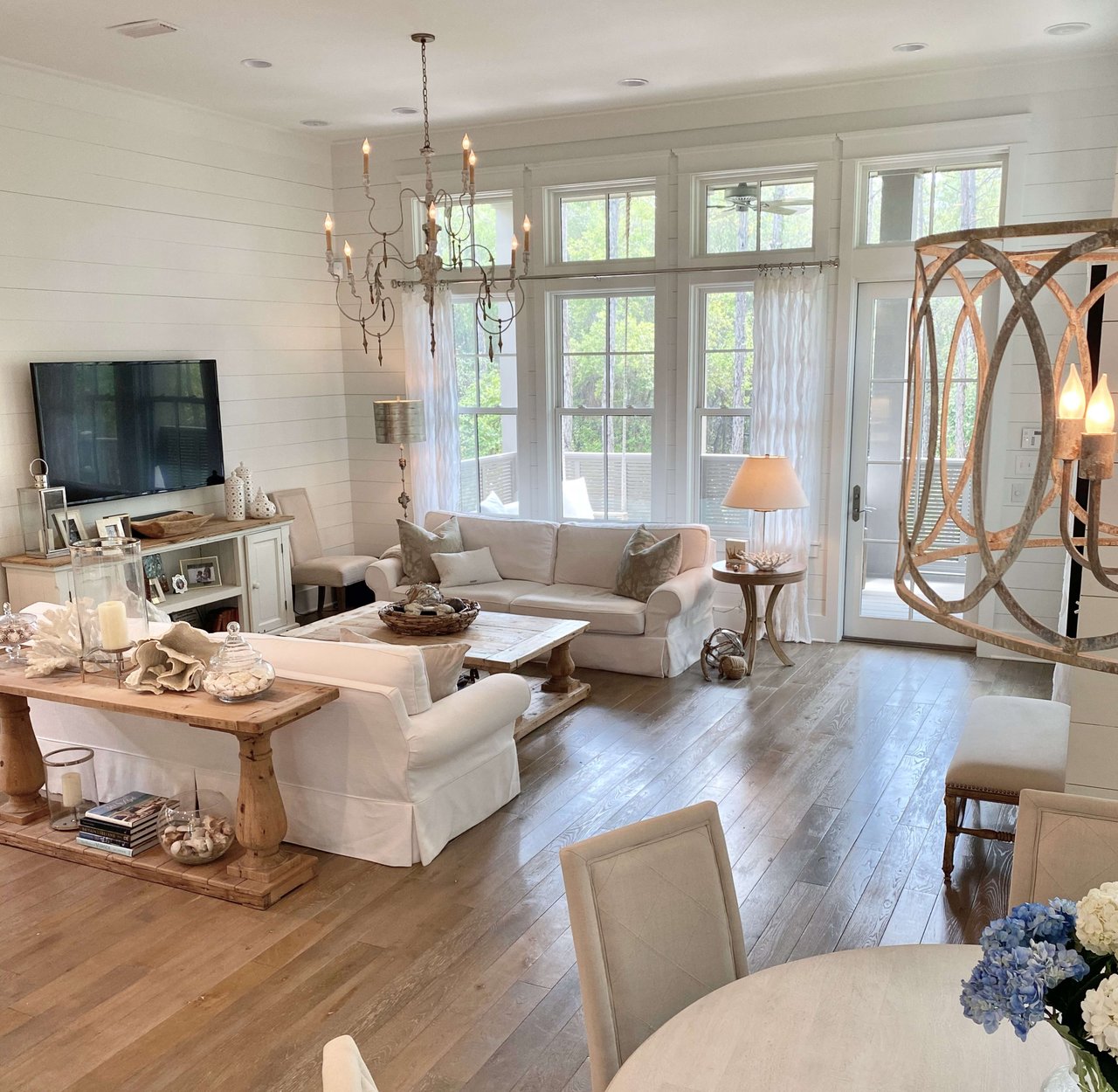 435 W Lake Forest Drive