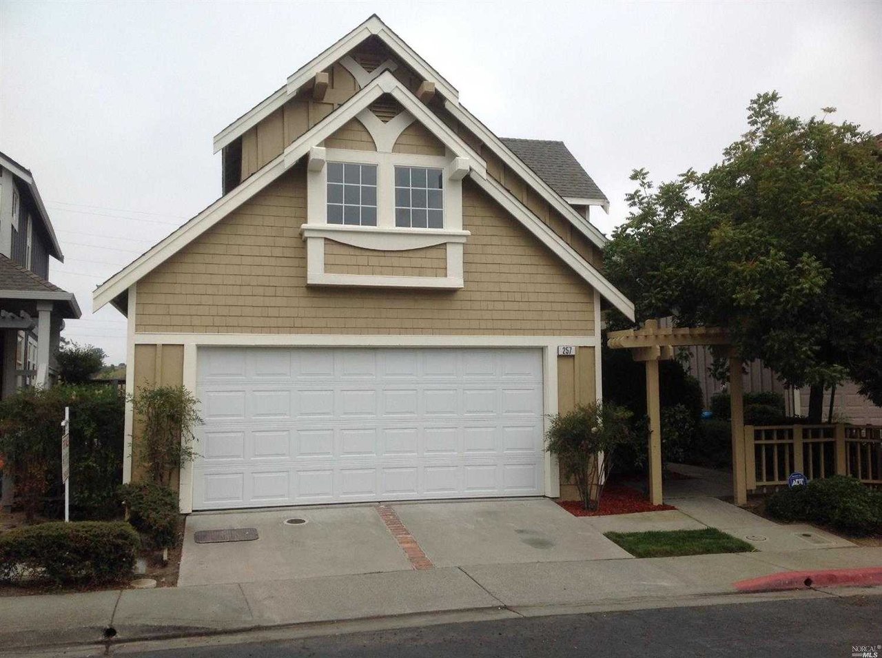 257 Cliff Walk Dr