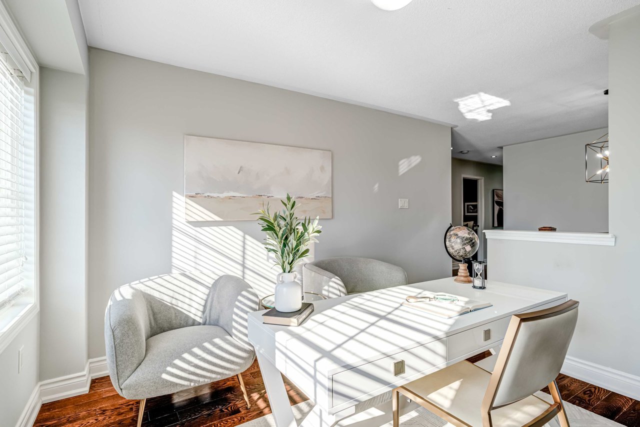 101 Fernglen Crescent