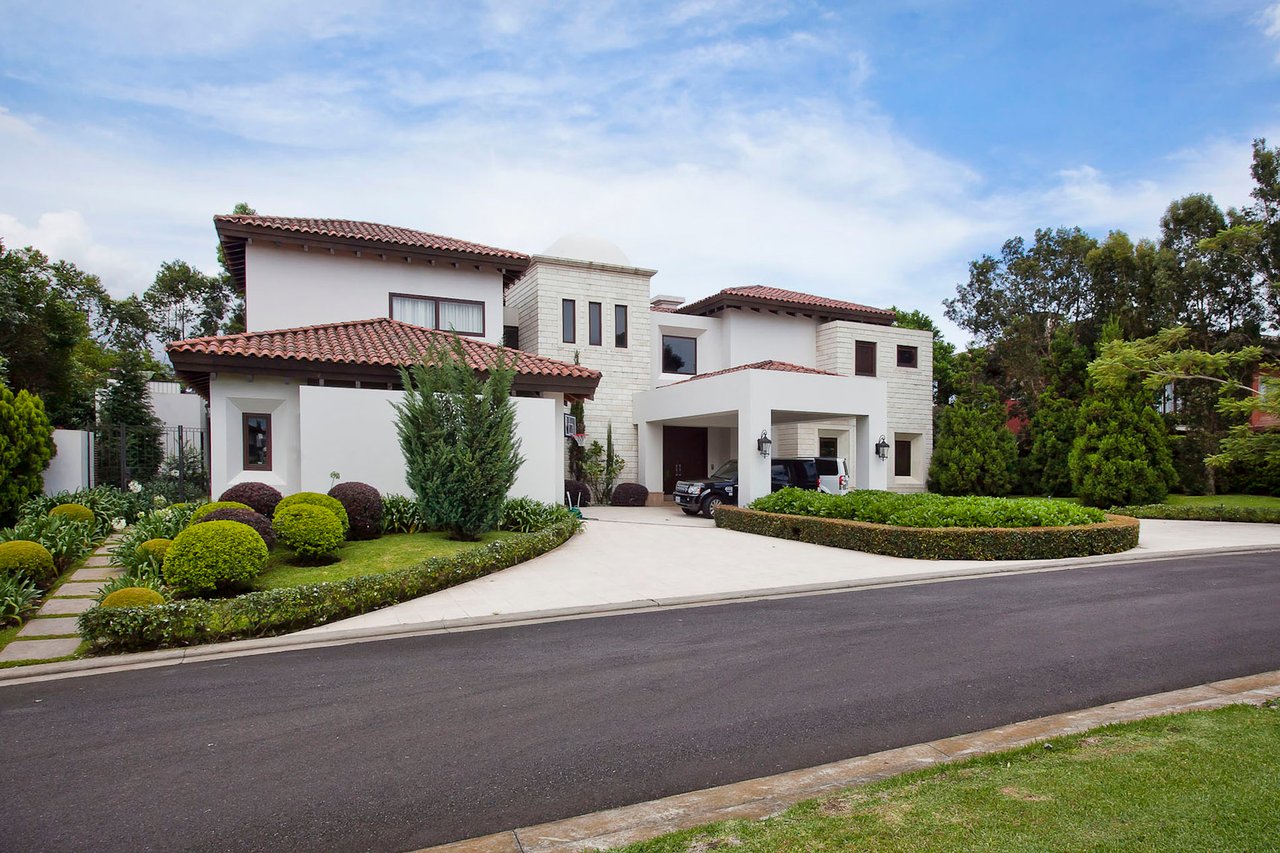 Grand Golf Course Luxury Estate, Curridabat, San Jose