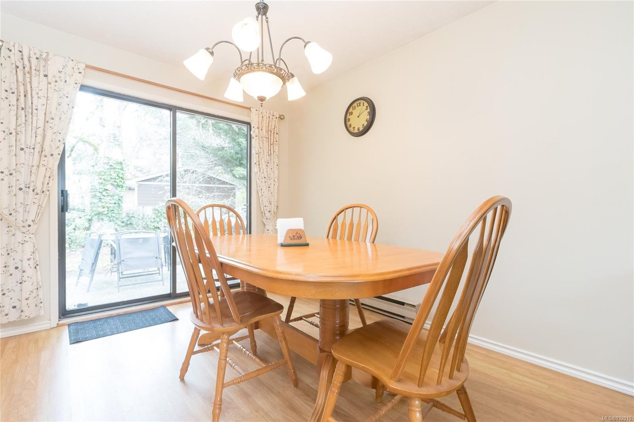 2838 Acacia Dr