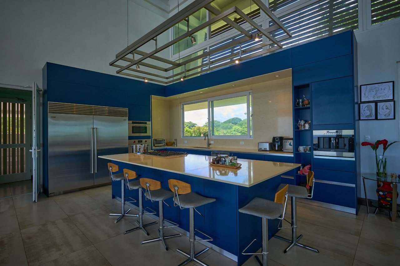 Hilltop Luxury Heliport Estate, Jaco, Puntarenas