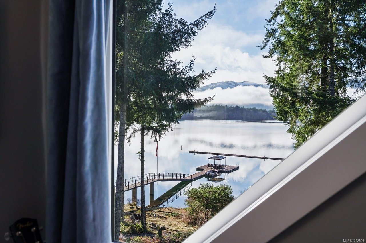 7364 Lakefront Dr, Lake Cowichan