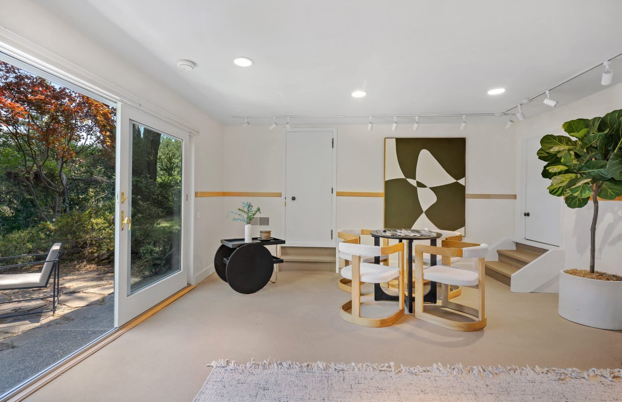 Kent Woodlands Mid Century Retreat