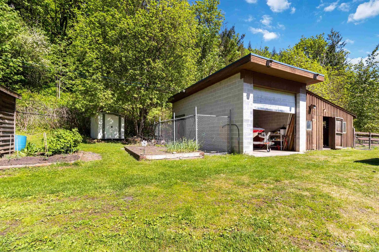 1621 Columbia Valley Rd