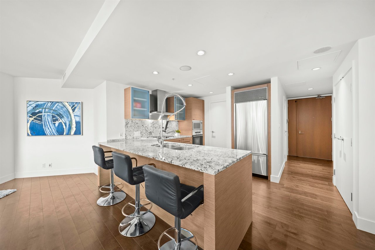 1608-1111 Alberni St