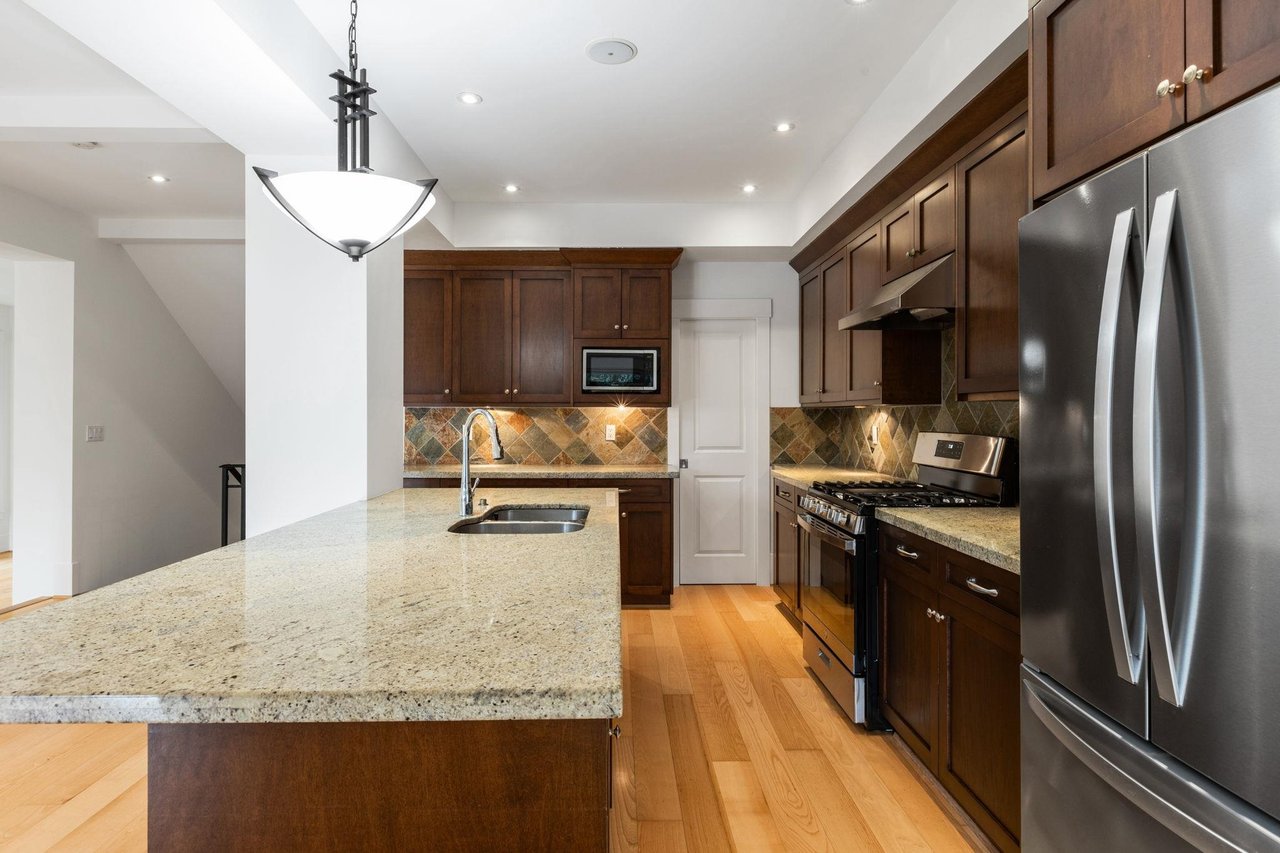 625 W 22nd St