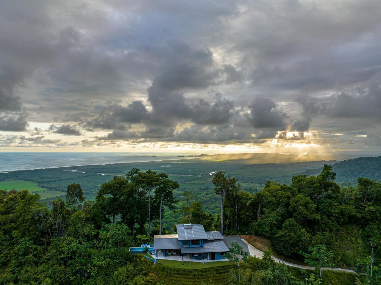 4 Bedroom Oceanview Estate, Extra Building Site