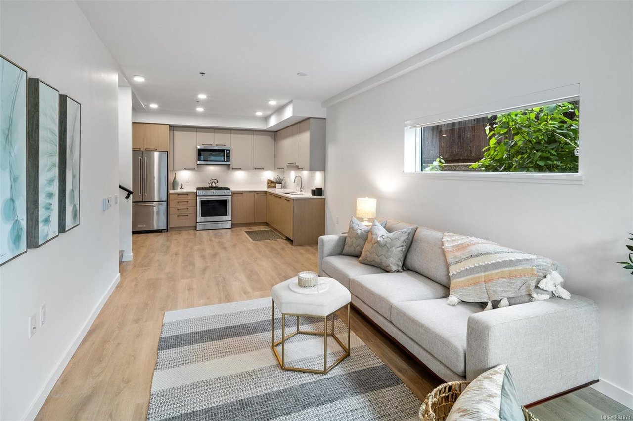 107-7162 West Saanich Rd, Central Saanich