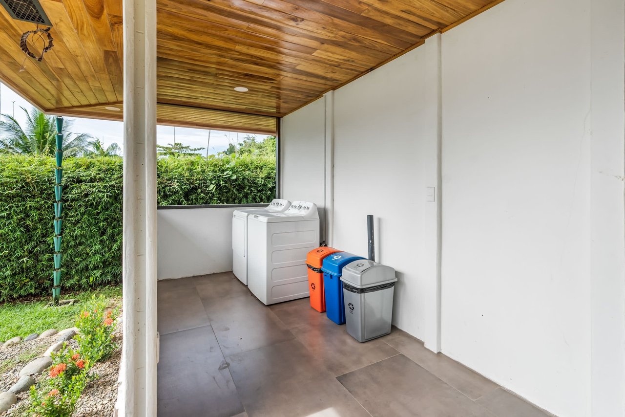 Bright & Peaceful 3-Bedroom Home With Separate Workshop/Office Space & Stunning Views Of The Lush Mountains In Easy-Access Location In Ojochal Costa Rica