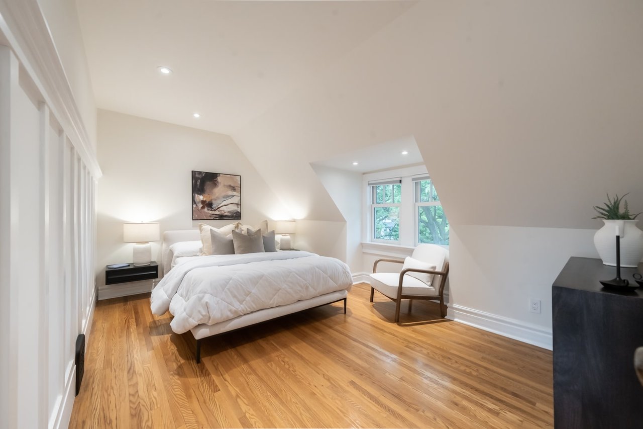 223 Indian Rd Cres