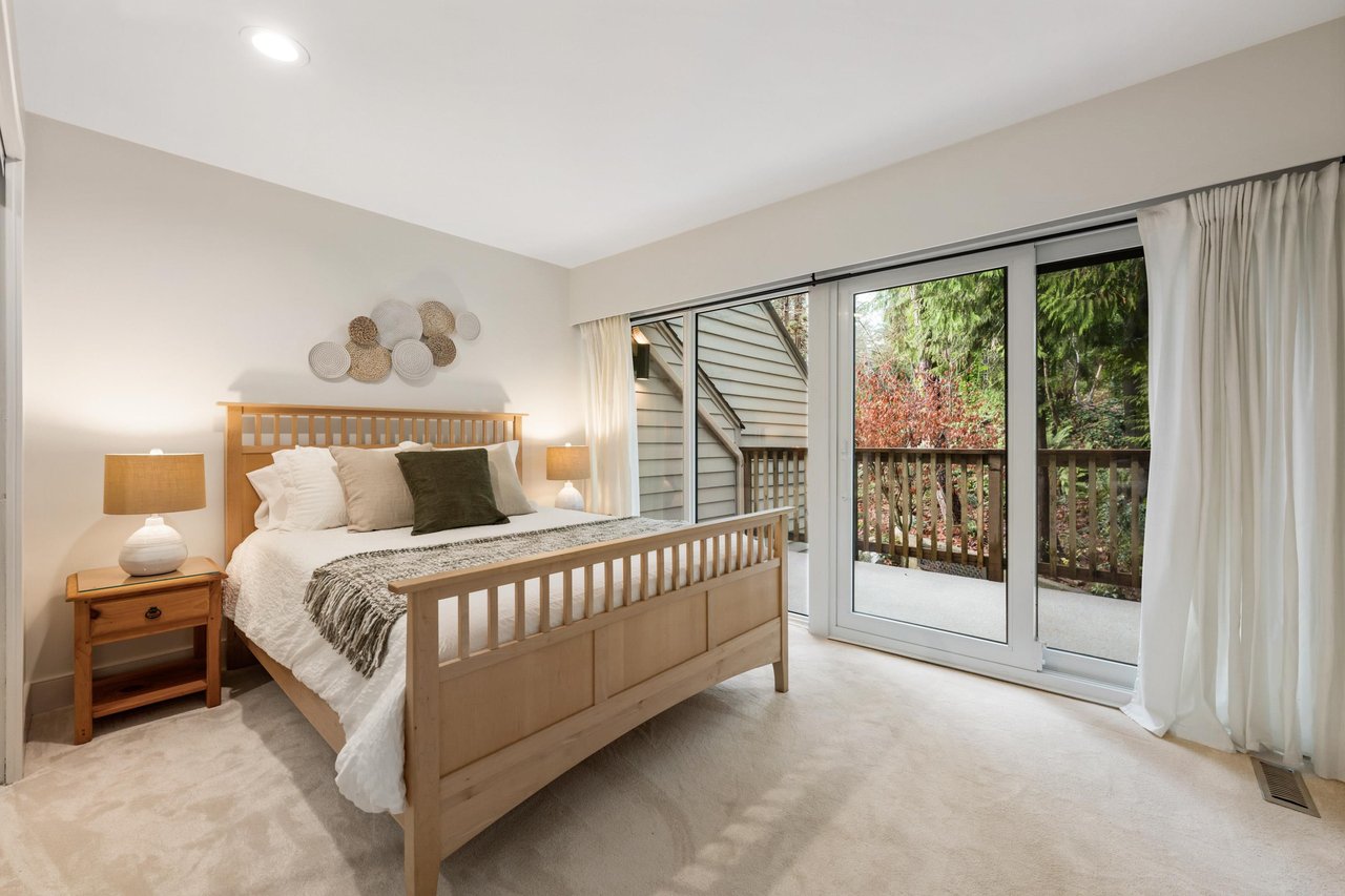 25-4957 Marine Dr