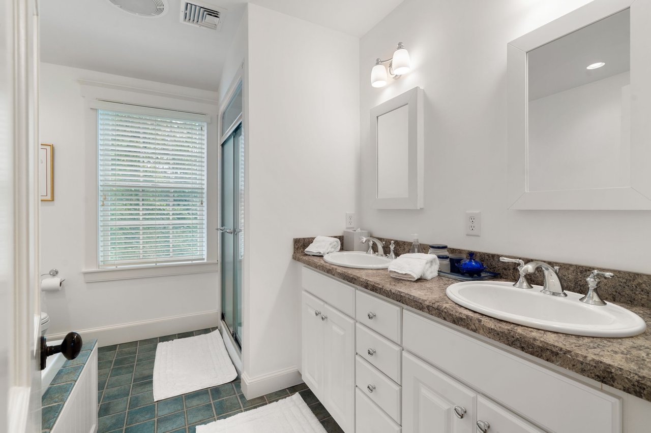 6 Oak Hollow Ln