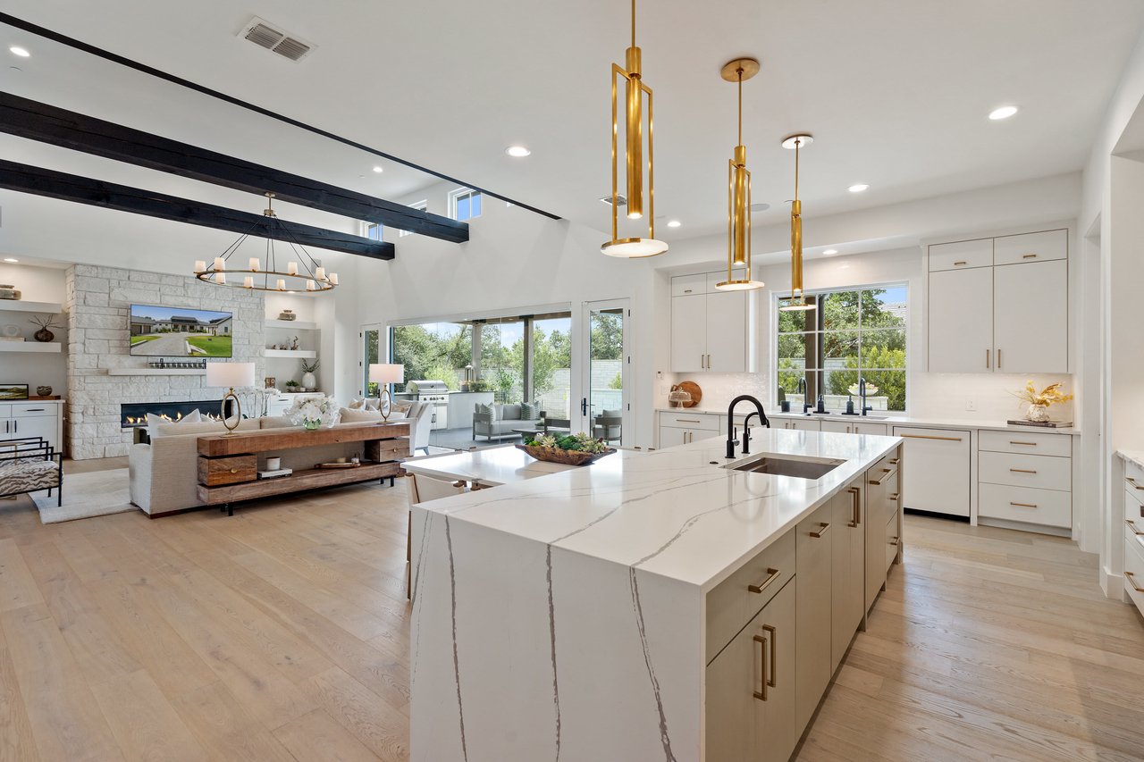 Austin-Elegance in Lake Travis ISD