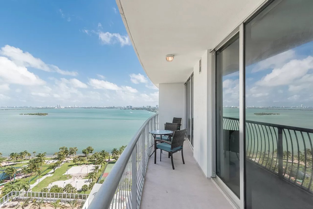 1750 N Bayshore Dr, APT 2005
