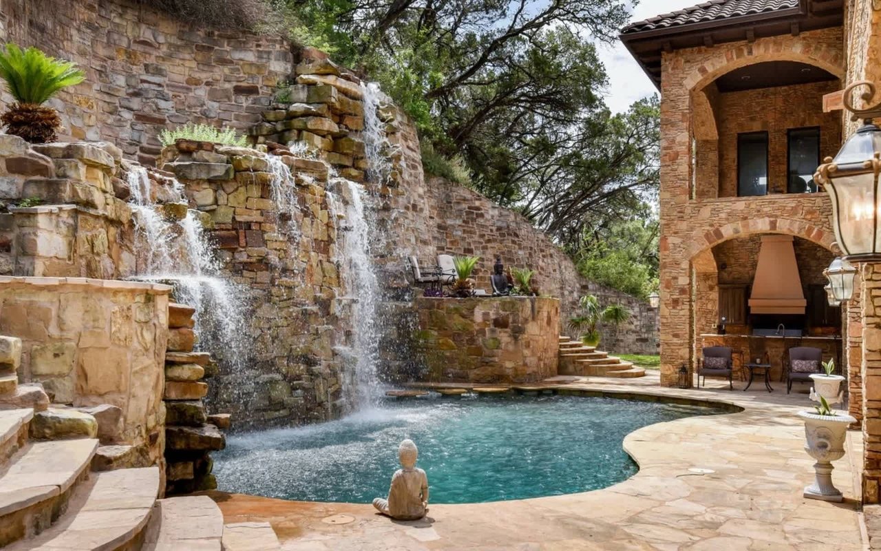 Listing Roundup | Sparkling Pools