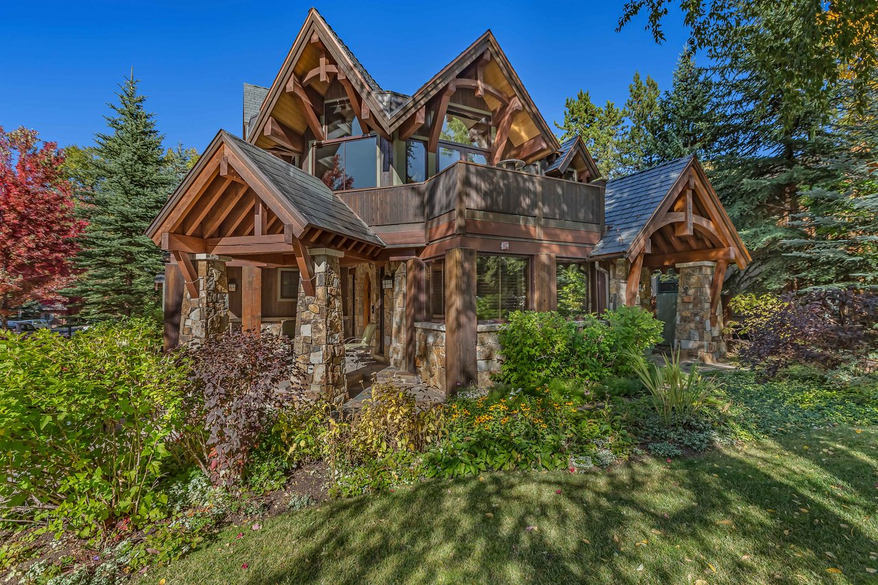 Magnificent and Timeless Mountain Home in Aspen 