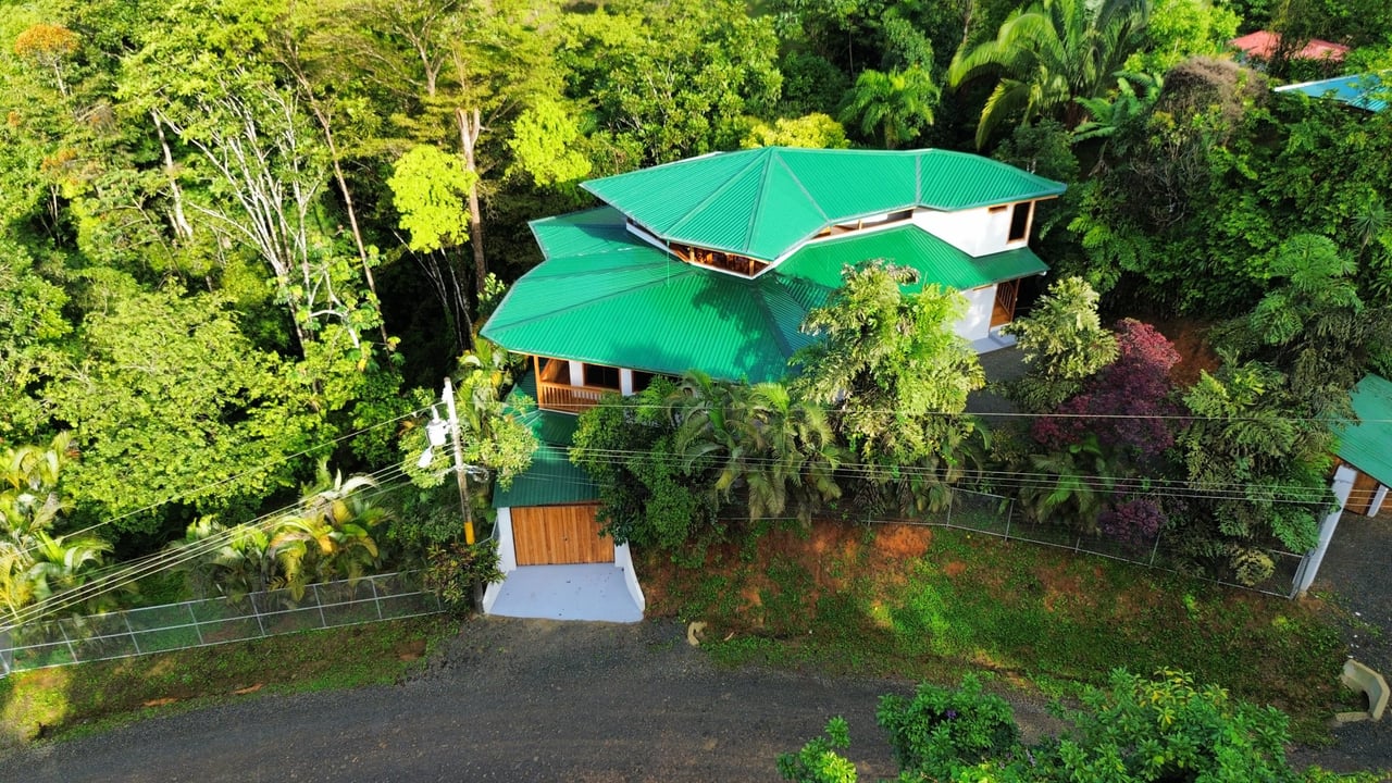 Discover the Charm of an Exotic Home in Las Tumbas, Costa Rica