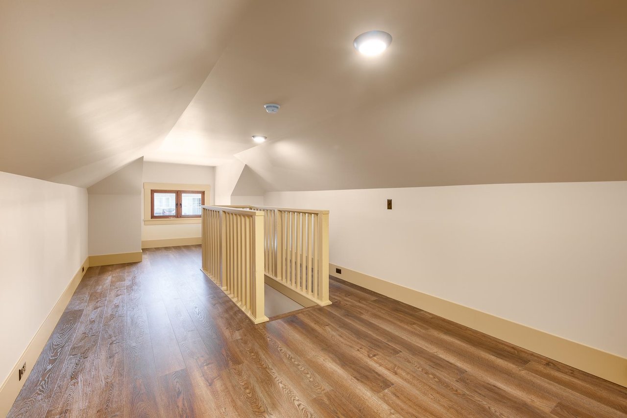 219 Manitoba St