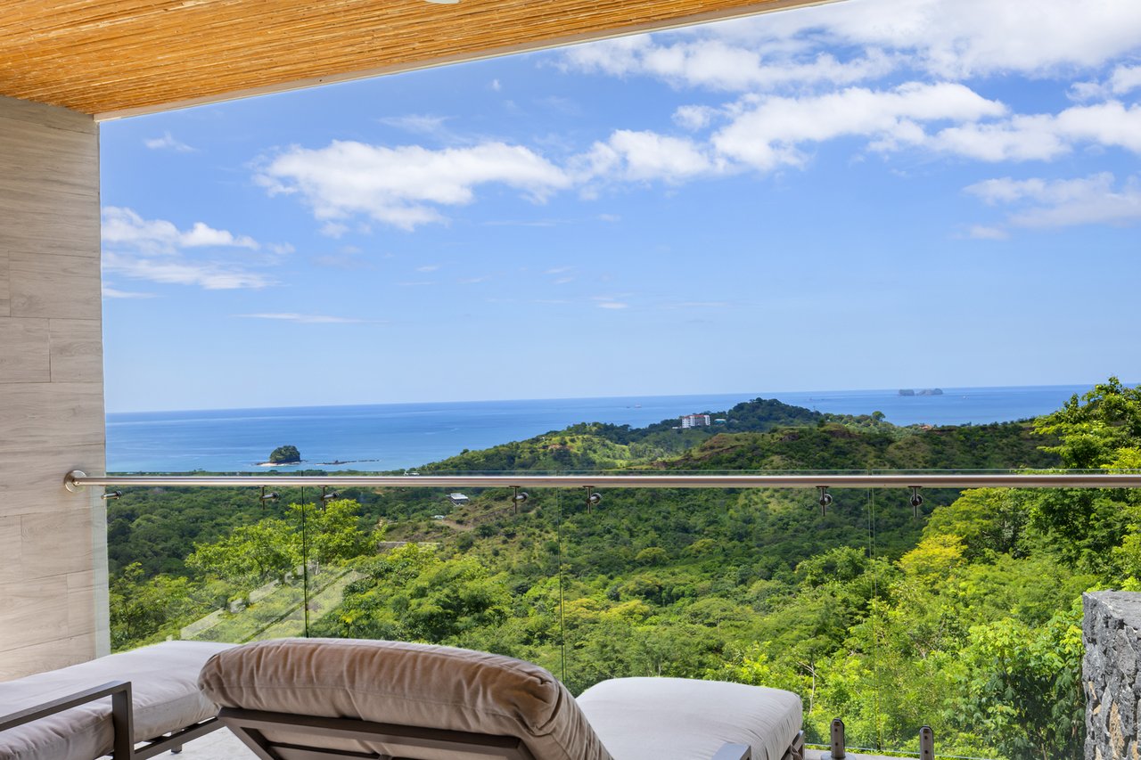 Contemporary Infinity Pool Villa, Flamingo, Guanacaste