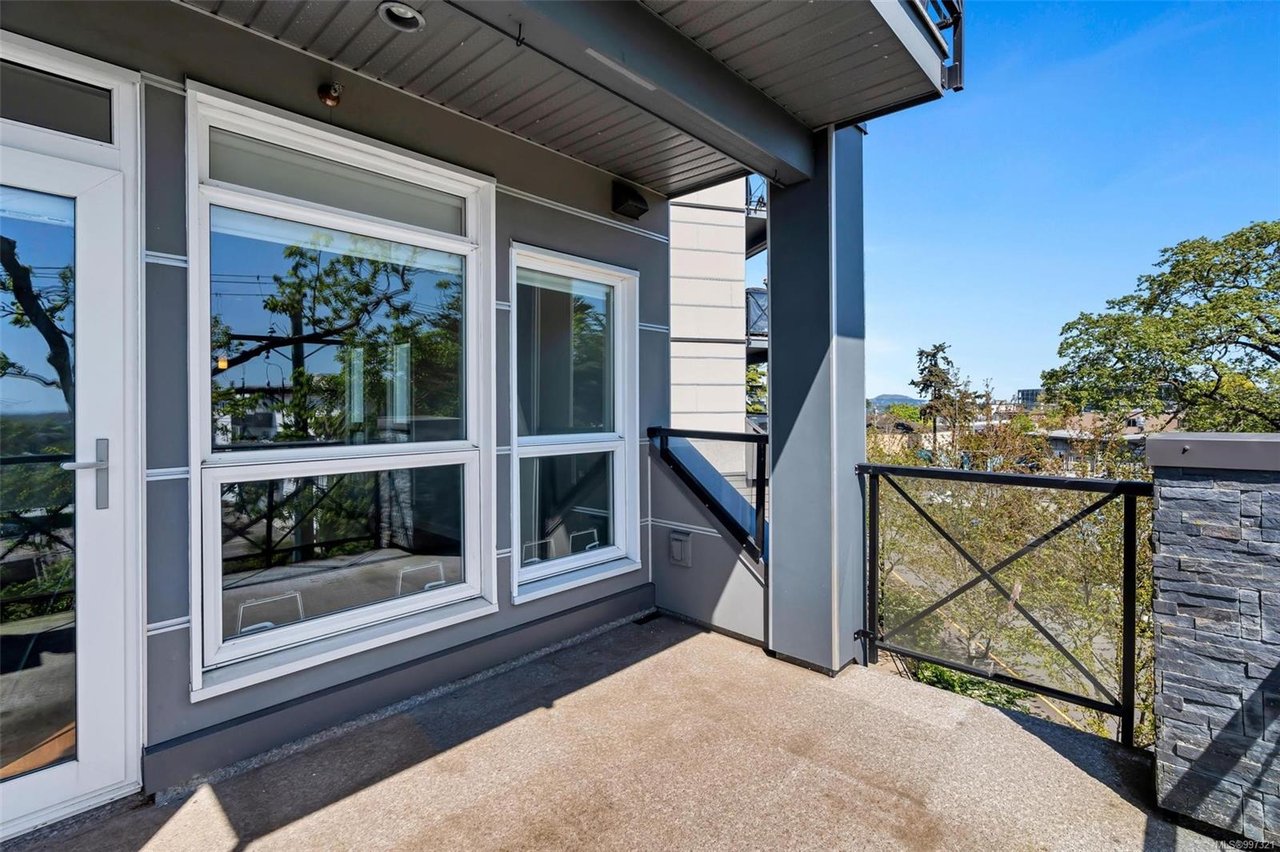 306-924 Esquimalt Rd